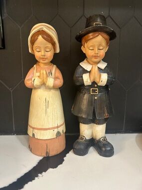 Northlight Set of 2 Praying Pilgrim Figures 9"